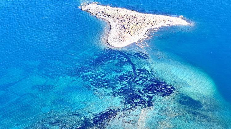 Van Gölü çekildi, su altındaki tarih gün yüzüne çıktı Çıplak gözle de görülebiliyor