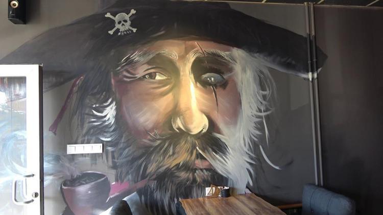 Yozgatlı ressam Türk sinemasının yıldızlarını duvarlara kazıyor