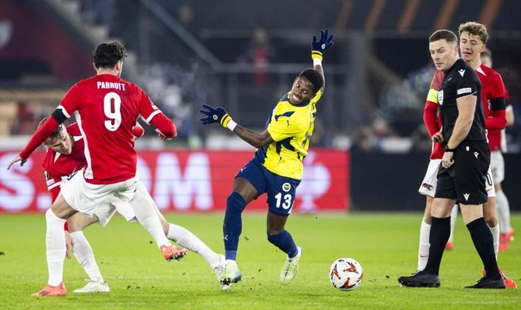 Fenerbahçe, AZ Alkmaara boyun eğdi