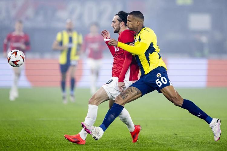 Fenerbahçe, AZ Alkmaara boyun eğdi