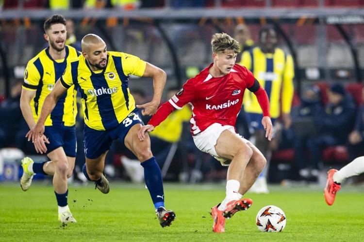 Mourinho telefonuyla yakalandı, 3 gol attılar: Kumar oynadı, pişmaniye gibi dağıldı