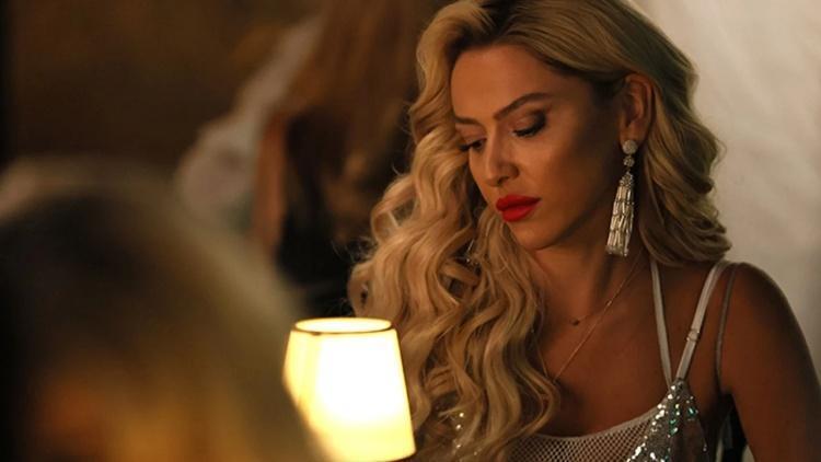 Hadise konserinde aynı pozları verdi Dizisinin fragmanı yasaklanmıştı