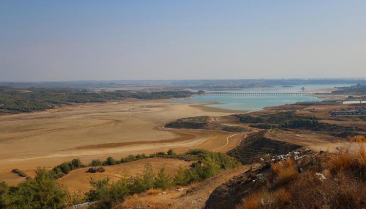 Adanada barajlar kuruma noktasına geldi Seyhan Barajında su 2 kilometre çekildi