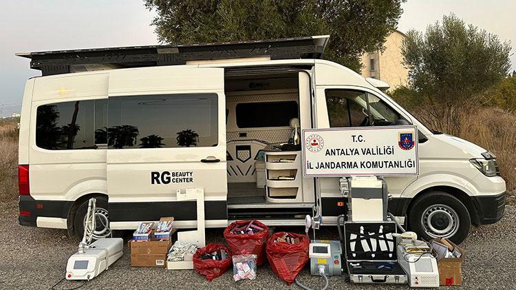 VIP minibüste seyyar güzellik salonu Lise mezunu sahte doktor yakalandı