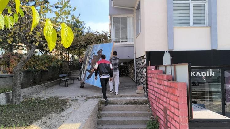 Belediye ödeme yapmadı, emekli asker cezayı kesti Atatürk portresini geri aldı