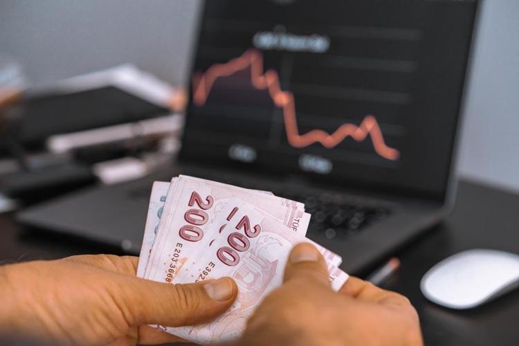 Emekli ve memur maaşı zammı ocakta ne kadar olacak Enflasyon tahmini tüm hesapları değiştirdi: İşte yeni zam oranları