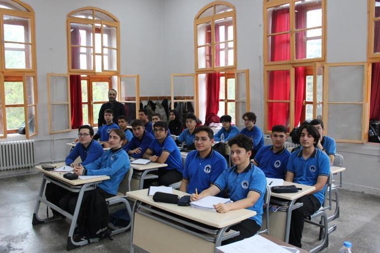 Sivasta 108 yıllık tarihi lise tarihi dokusu bozulmadan eğitim vermeye devam ediyor