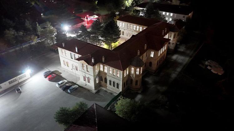 “MAALESEF MEZUN OLACAĞIM, O YÜZDEN ÇOK ÜZGÜNÜM”