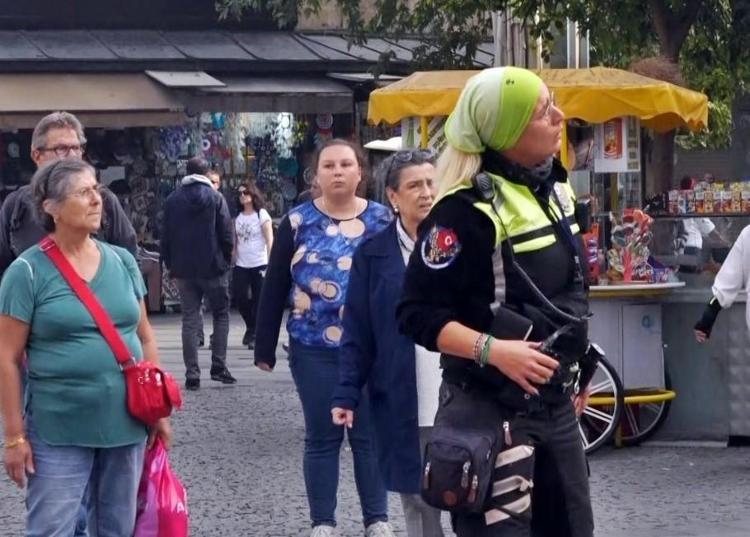 Trafiği kontrol atına aldı Antalyada yangına müdahale eden polise plaket