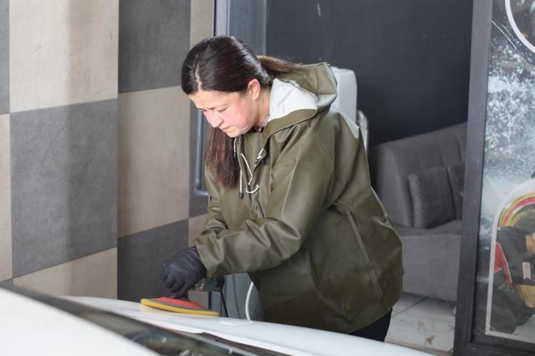 Eline bezi aldı, Konyanın oto yıkamacı ablası oldu Milyoner olsam yine bu mesleği yaparım