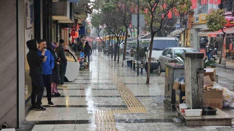 Lapa lapa kar yağışı, soğuk hava ve sağanak yağışlar geliyor Meteoroloji illeri tek tek uyardı