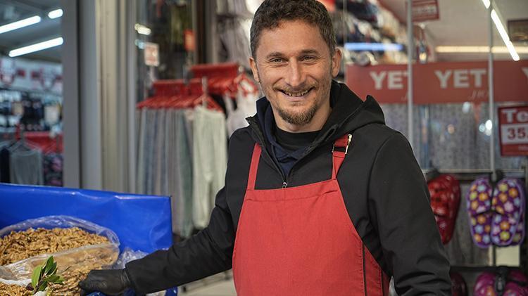 Kışın altın yıldızı pazar tezgahlarında yerini aldı Bu sene bolluk var, fiyatlar düştü