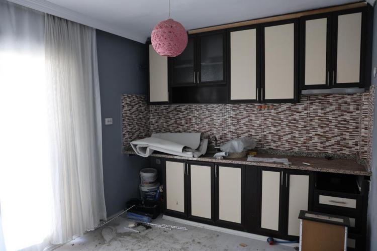 DUVARI ÖRÜP SIVADI, KAYIPLARA KARIŞTI