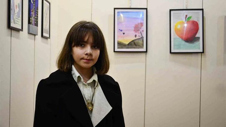 Adanalı minik ressam ikinci sergisini açtı 3 yaşından beri çizim yapıyor