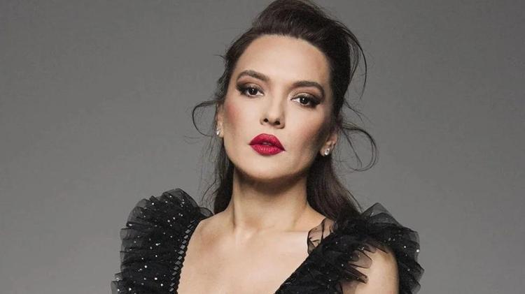 Kilo verip kas yaptı Demet Akalının pozları olay oldu
