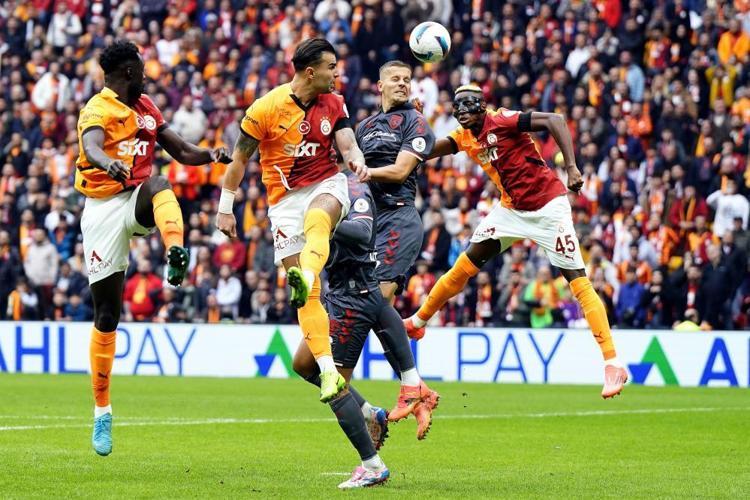 Okan Buruk, AZ Alkmaar karşısında kadroyu değiştirdi Mertens ve Batshuayi kararı