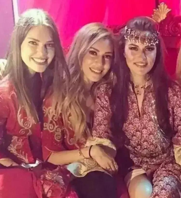 Yıllar sonra aynı karede Aslı Enver, Fahriye Evcen ve Sinem Kobal bir araya geldi