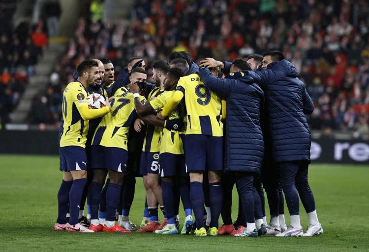 Fenerbahçe, Slavia Praga acımadı