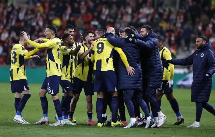 Fenerbahçe, Slavia Praga acımadı