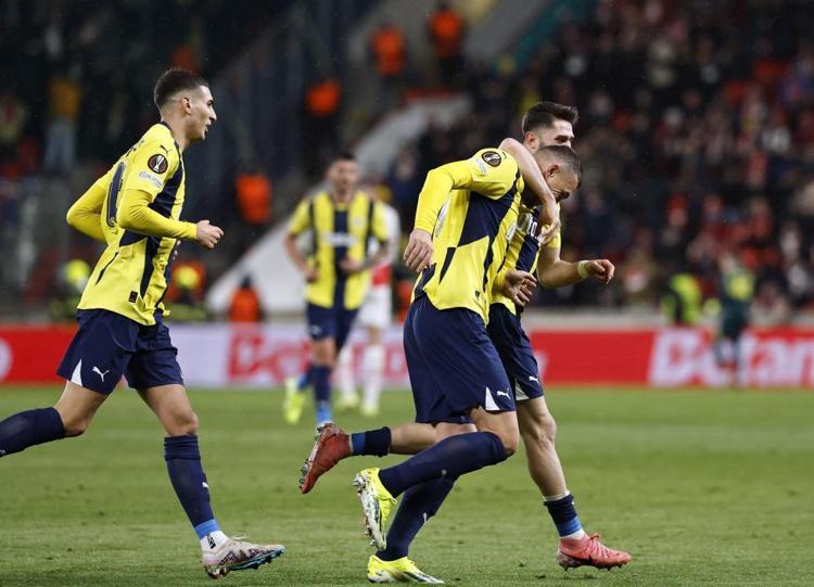 Fenerbahçe, Slavia Praga acımadı