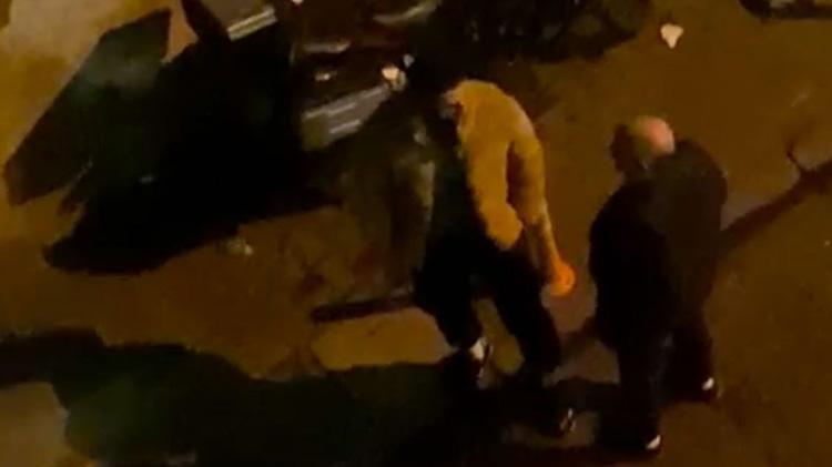 Kağıthanede uzaklaştırma kararı verilen eski sevgili kapının önüne gelerek cama taş attı