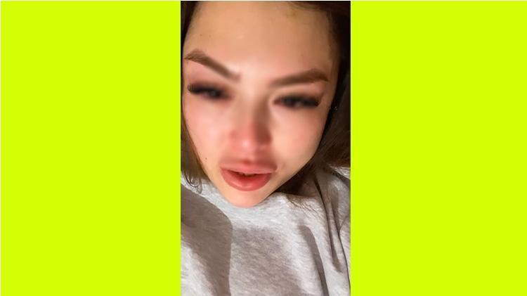Kağıthanede uzaklaştırma kararı verilen eski sevgili kapının önüne gelerek cama taş attı
