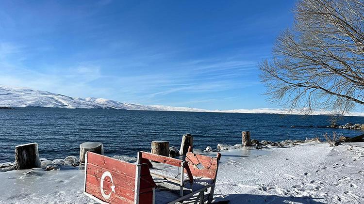 Çıldır Gölünde mevsimin ilk karı düştü, kış sezonu için hazırlıklar başladı