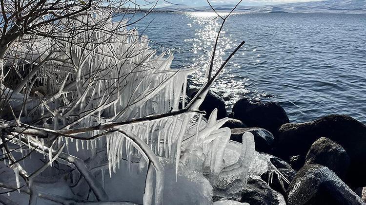 Çıldır Gölünde mevsimin ilk karı düştü, kış sezonu için hazırlıklar başladı