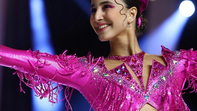 Bursalı gençler Üsküpte salsa ile Türkiyeyi temsil ettiler
