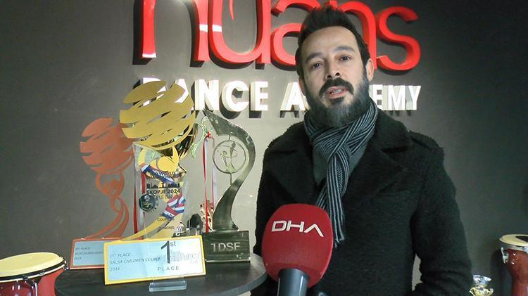 Bursalı gençler Üsküpte salsa ile Türkiyeyi temsil ettiler