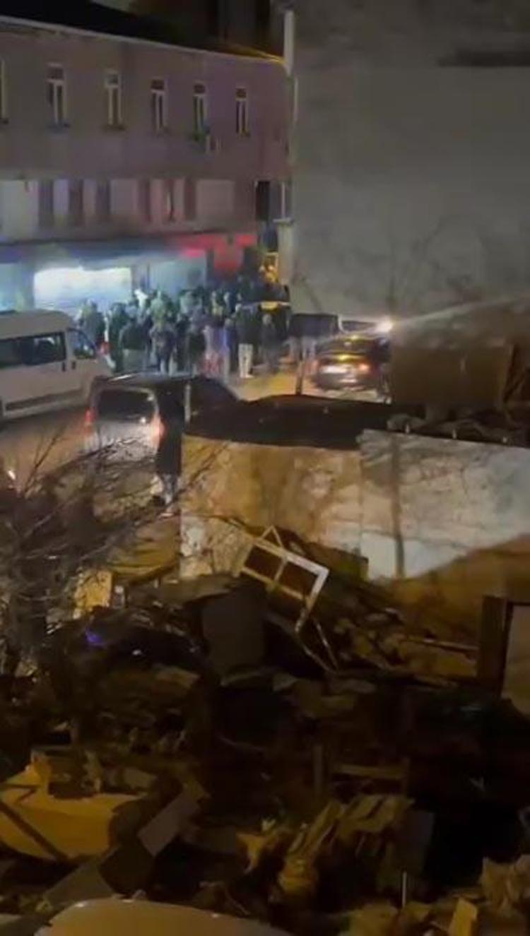 İstanbul Çekmeköyde polis memuru tartıştığı kişilere ateş açtı: 2 ölü 2 yaralı