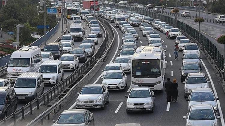 Noterlerle sigortacılar arasında ücret kavgası: Kesilen her trafik sigortasından noterlere 2 lira ödeyecek