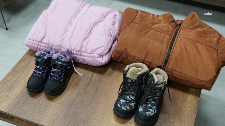 Çocuklar Üşümesin kampanyası dağ köylerindeki okullara ulaşacak Adanada 250 bin çocuğa mont ve bot yardımı