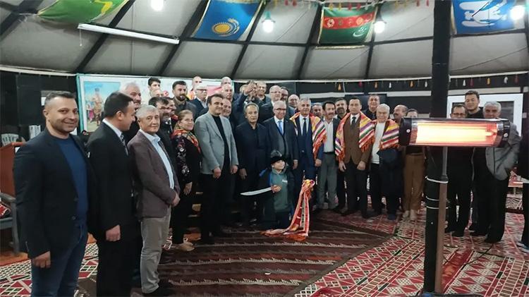 Çocuklar Üşümesin kampanyası dağ köylerindeki okullara ulaşacak Adanada 250 bin çocuğa mont ve bot yardımı