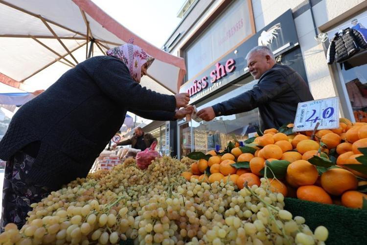 Her Salı 2 bin tezgah kuruluyor 225 yıllık tarihi pazarda ilginç de bir gelenek var