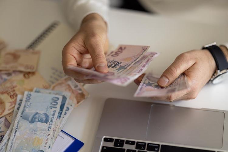 Emekli ve memur zammı ve 2025 maaş hesapları 5 aylık fark belli oldu: İşte emekli ve memur zammı ile yeni destek ödemeleri