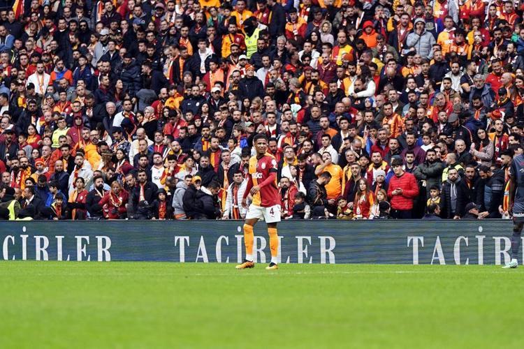 Galatasaraya transfer yasağı şoku FIFA dur dedi, engel ortaya çıktı