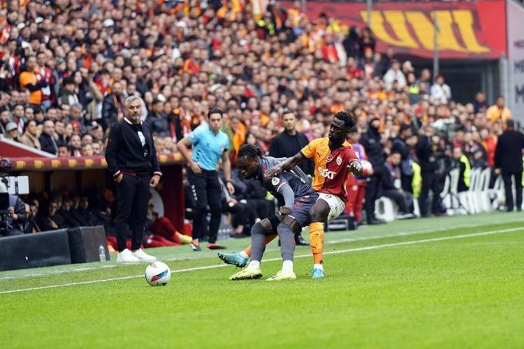 Galatasaraya transfer yasağı şoku FIFA dur dedi, engel ortaya çıktı