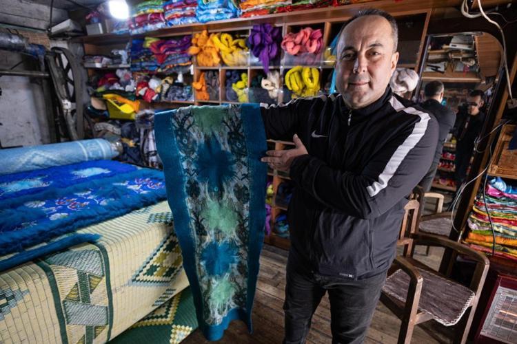 İzmirde geleneksel keçe sanatına modern dokunuşlar Tireden dünyaya açıldı: Amerika, Kanada, Almanya gibi ülkelere ulaşıyor