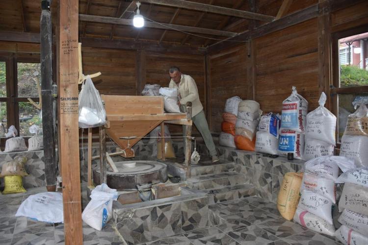 300 yıldır ayakta ve hala çalışıyor Sakaryada dededen kalan asırlık vasiyet: Vatandaşların ihtiyacını karşılıyor