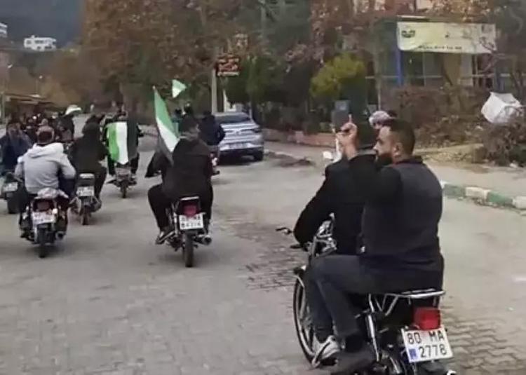 Türkiyedeki Suriyeliler Esadın devrilişini kutladı Dünya, Esadın çöküşünü böyle gördü