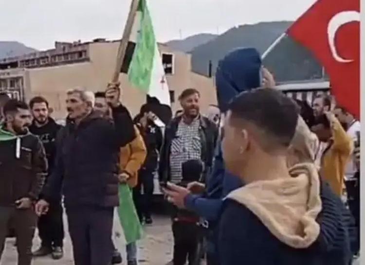 Türkiyedeki Suriyeliler Esadın devrilişini kutladı Dünya, Esadın çöküşünü böyle gördü