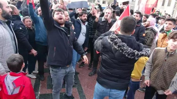 Türkiyedeki Suriyeliler Esadın devrilişini kutladı Dünya, Esadın çöküşünü böyle gördü