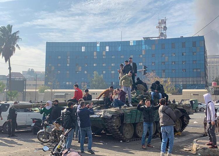 Suriyede 61 sonra bir ilk Esad Rusyaya kaçtı, yeraltı hapishanesi ortaya çıktı, kimseye ulaşılamıyor