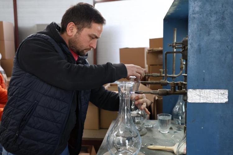 Eskişehirde bir girişimci eşinin bileziğini bozarak girdiği işte şimdi 750 kişiyi istihdam ediyor