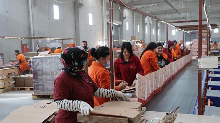 Eskişehirde bir girişimci eşinin bileziğini bozarak girdiği işte şimdi 750 kişiyi istihdam ediyor