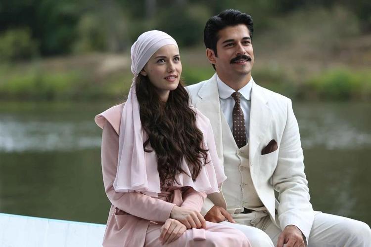 Burak Özçivit ve Fahriye Evcen Formula 1 pistinde