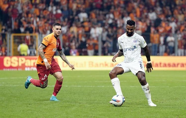 Galatasarayda ilk ayrılık belli oldu Ziyech yerine yıldız isim Yunanistana gidiyor