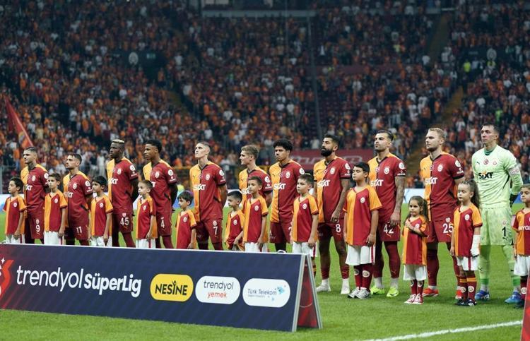 Galatasarayda ilk ayrılık belli oldu Ziyech yerine yıldız isim Yunanistana gidiyor