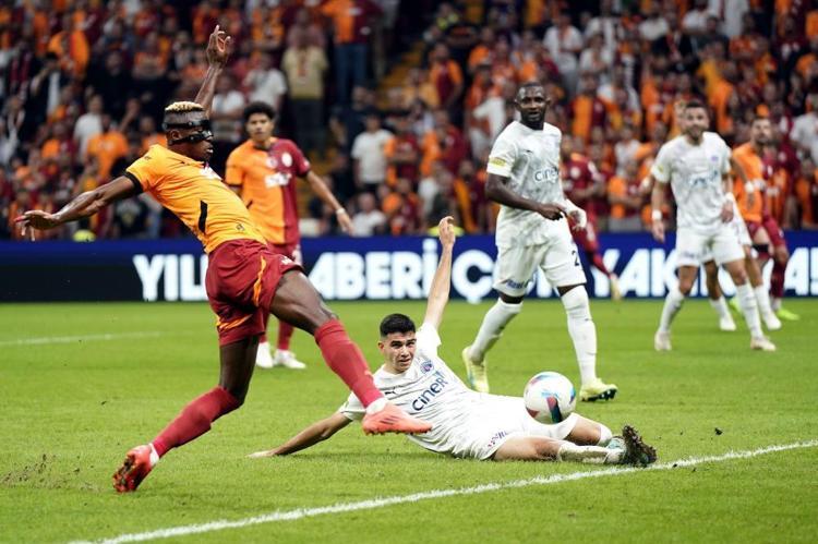Galatasarayda ilk ayrılık belli oldu Ziyech yerine yıldız isim Yunanistana gidiyor